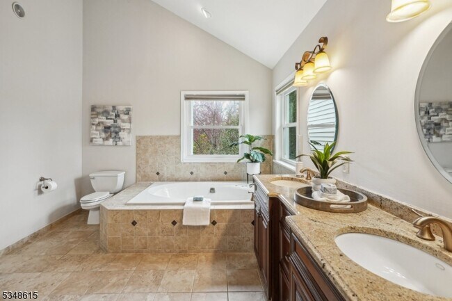 Building Photo - 12 Baumgartner Ct