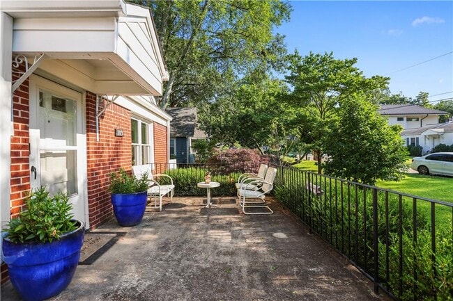 Building Photo - 783 Livingstone Pl