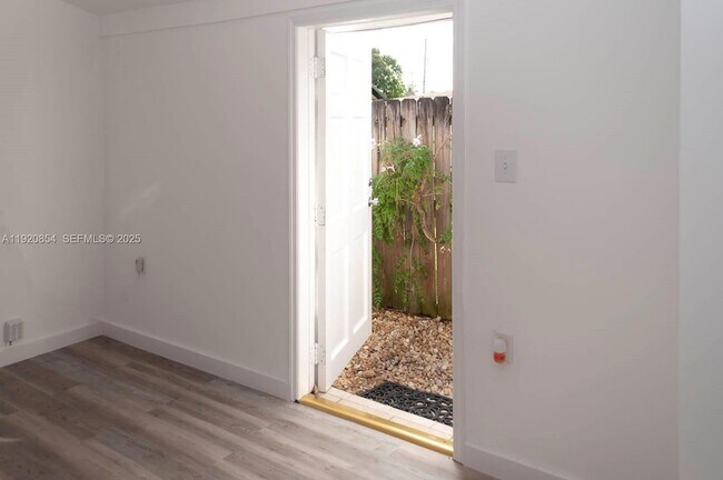 Building Photo - 6384 SW 31st St