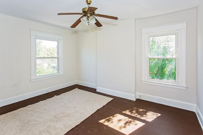 Building Photo - BOND HILL-  3 STORY 3 BEDRM 2 FULL BATH OPEN FLOOR PLAN w GARAGE