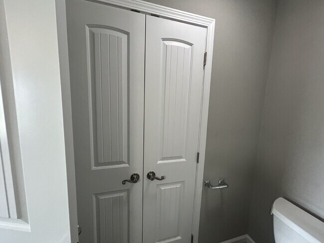 Building Photo - 2BD 2BA DUPLEX IN BAXTER