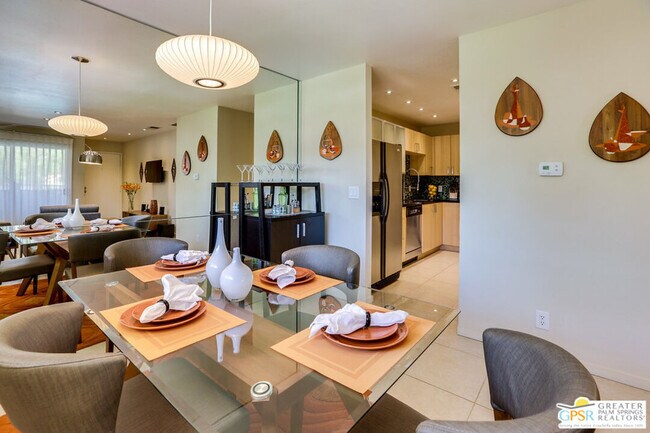 Building Photo - 420 N Villa Ct