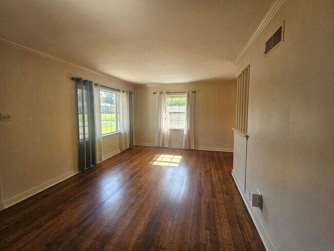 Building Photo - 4093 Hilldale Ave