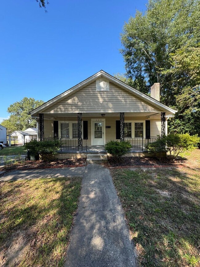 Building Photo - Recently Updated 3 Bedroom Home Close to Downtown Rock Hill