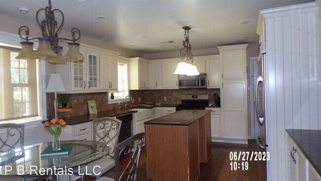 Building Photo - 3 br, 2 bath House - 1116 NW Cherry Avenue