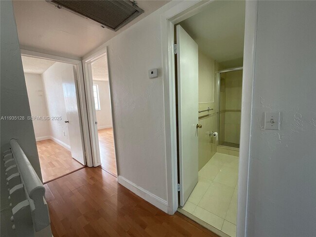 Building Photo - 895 W 79th Pl