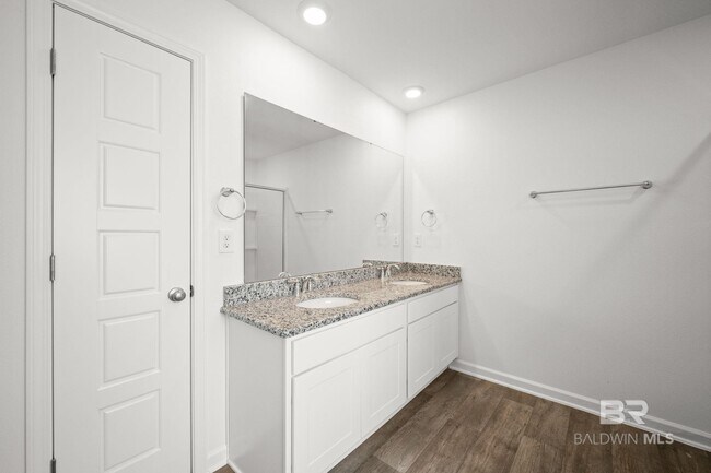 Building Photo - 15133 Forsythia Lp