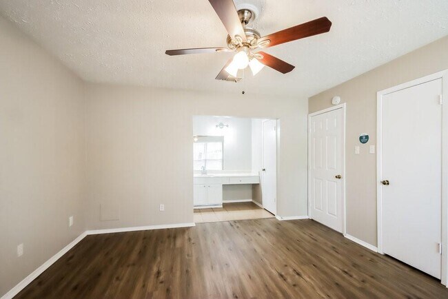 Building Photo - 4703 Lost Lake Ln