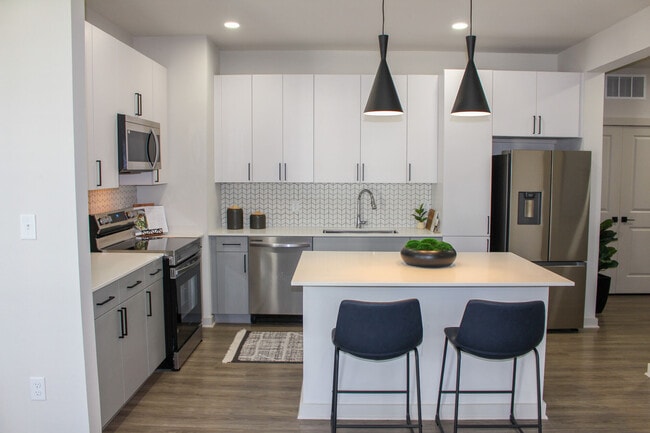 Building Photo - Silo Creek Apartments