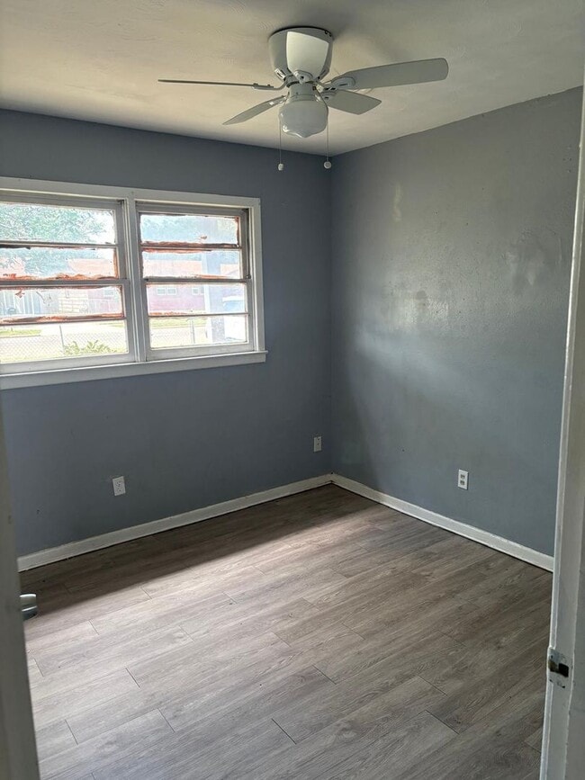 Building Photo - $0 First Month's Rent / $0 Deposit at Move-in