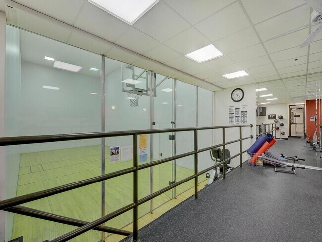 Building Photo - 40 N Interstate Hwy 35