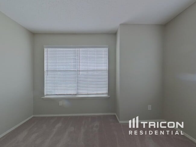 Building Photo - 5115 Whitehaven Dr