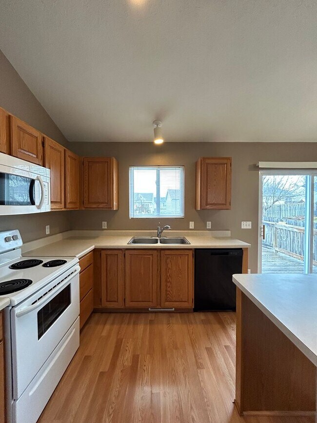 Building Photo - Spacious Millard Living with a Backyard You’ll Love