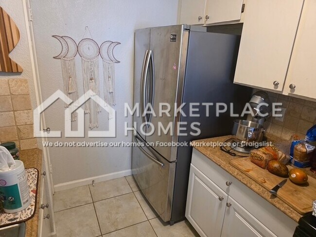 Building Photo - 1001 Greenbriar Loop