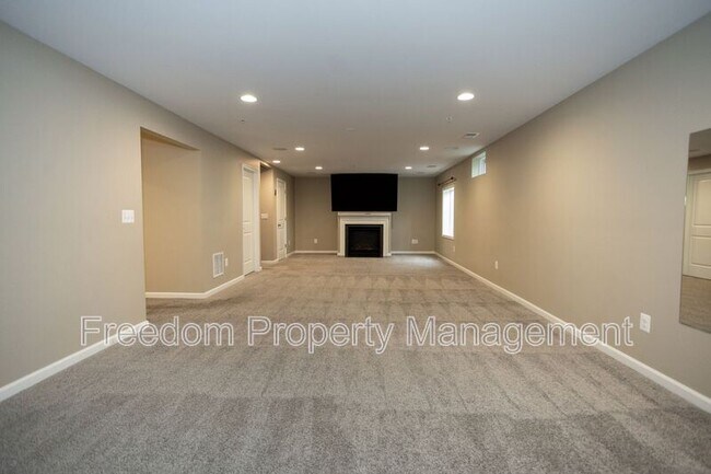 Building Photo - 2425 Morgans Point Dr