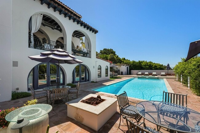Building Photo - 6690 La Jolla Scenic S Dr