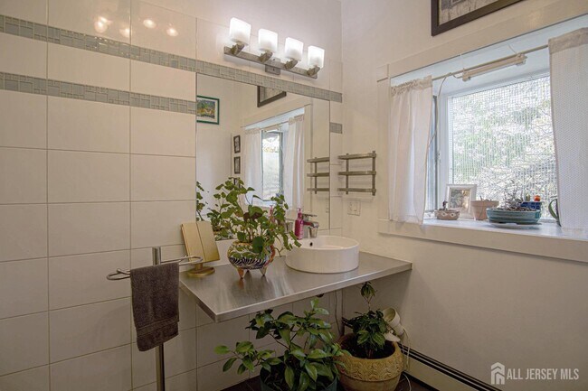 Building Photo - 9 Academy St