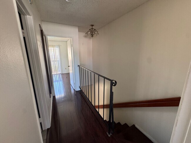 Building Photo - 2 Bedroom Townhome in El Cajon