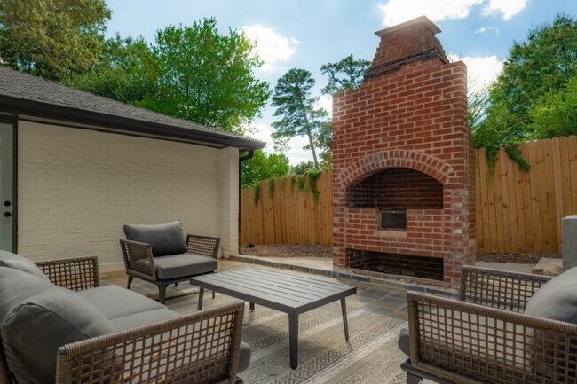 Building Photo - 3154 N Druid Hills Rd