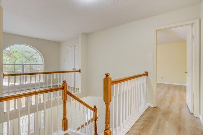 Building Photo - 10 E Trillium Cir