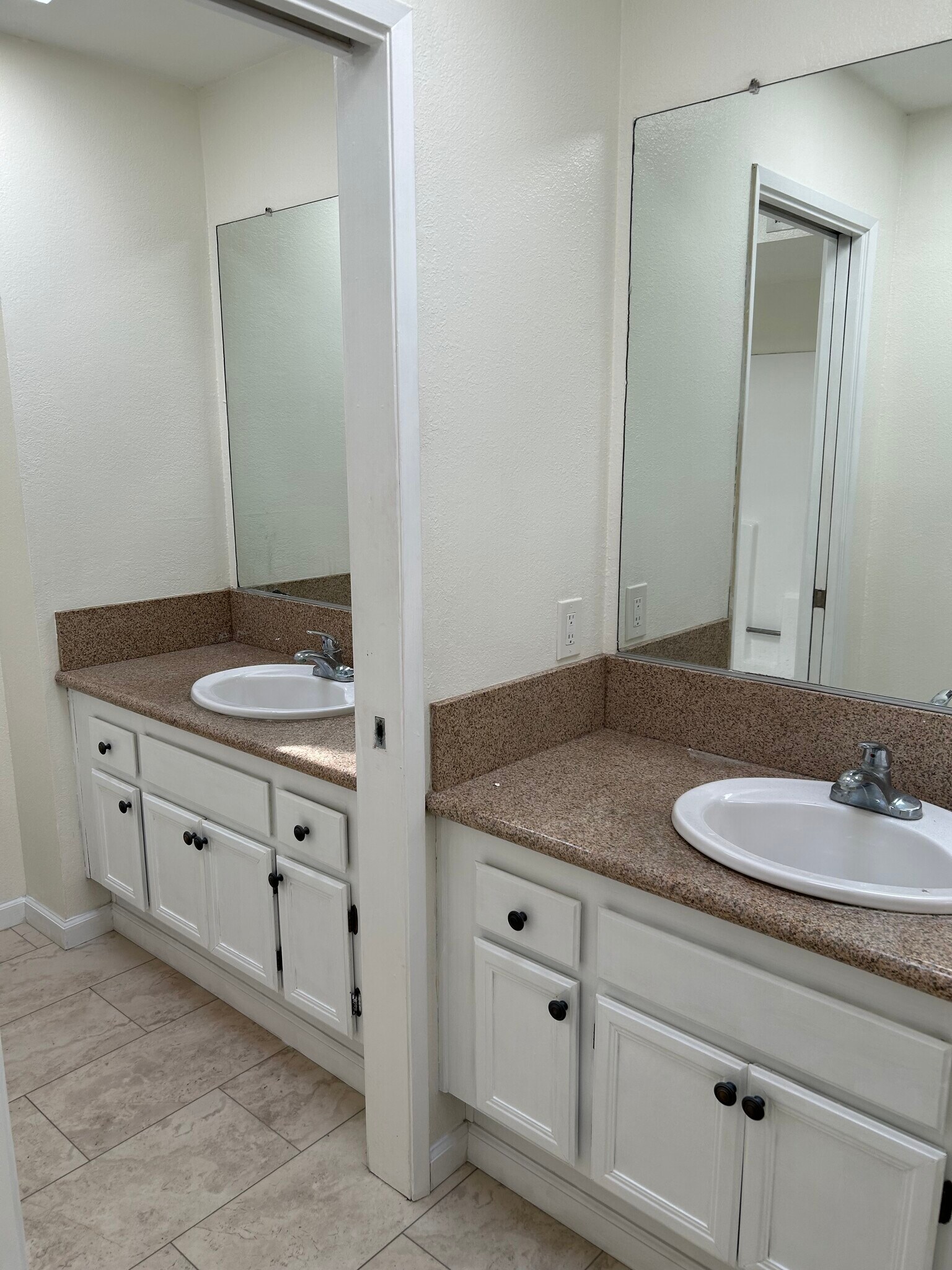 Building Photo - 2210 River Run Dr
