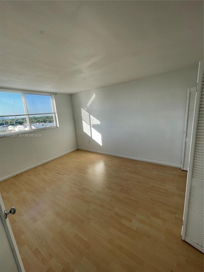 Building Photo - 1251 NE 108th St