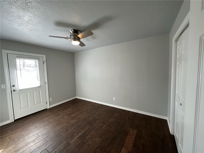 Building Photo - 1004 SE 4th St