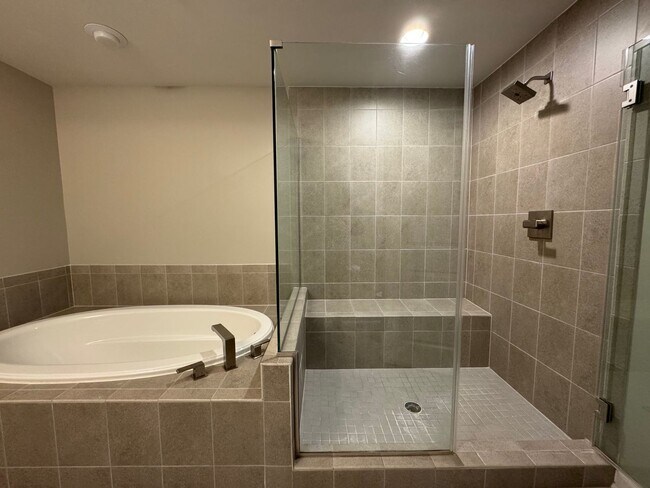 Building Photo - Stunning 4 Level 4 Bed 3/2 Bath Home With Balcony And Deck In Westmoore At Moorefield