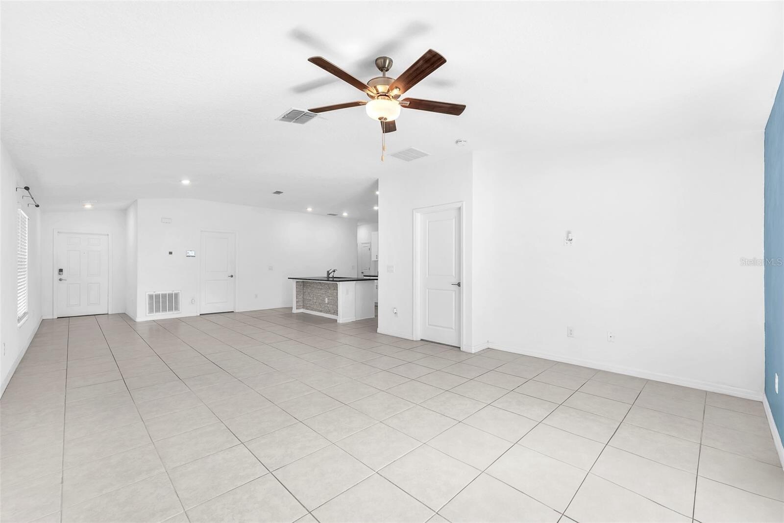 Building Photo - 5518 Blue Azure Dr