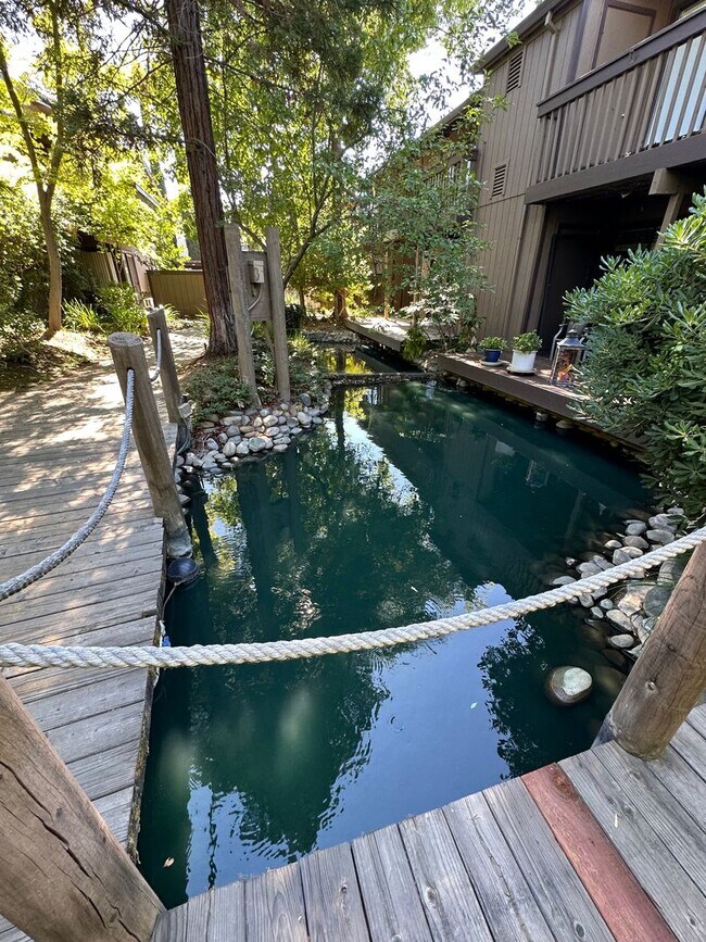 Building Photo - Cute and Cozy 1 Bedroom Condo in Gated Tim...