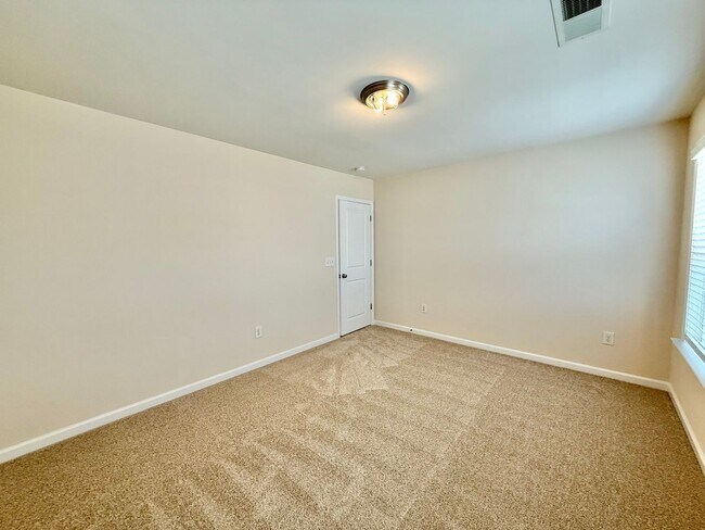 Building Photo - Spacious 4BD, 3BA Durham Home in a Prime Location Near Duke University, RTP, and RDU Airport