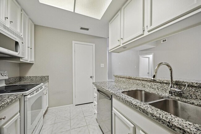 Building Photo - 11711 Memorial Dr