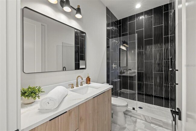 Building Photo - 1017 W Coral St