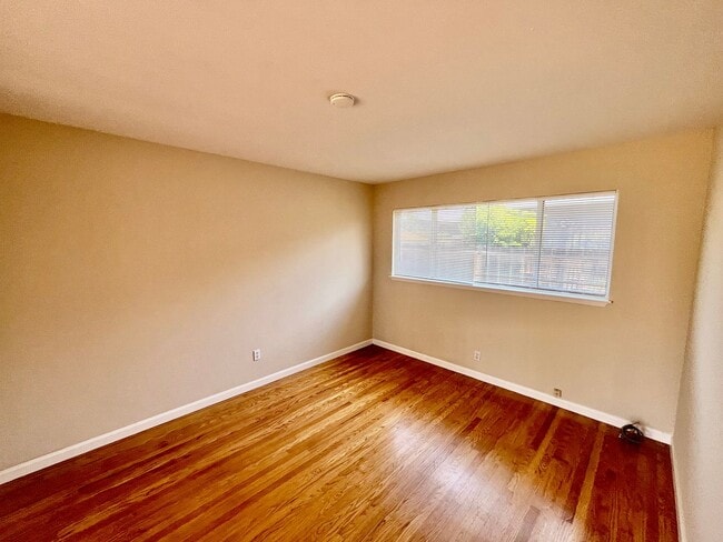 Building Photo - Charming 4BD/2BA Home in Prime Mountain Vi...