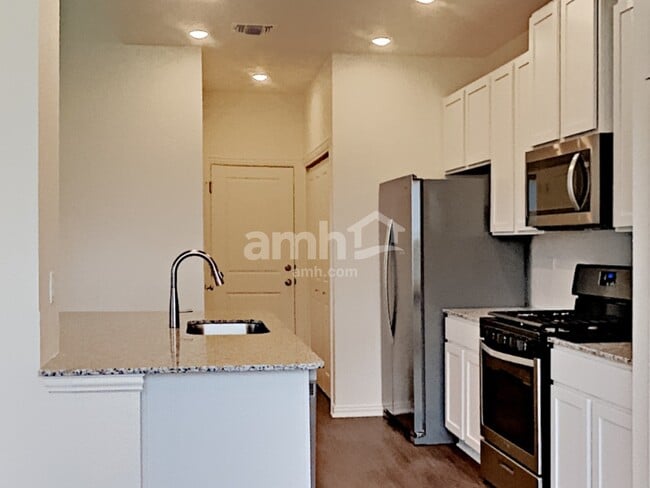 Building Photo - 2738 Meadowood Heights