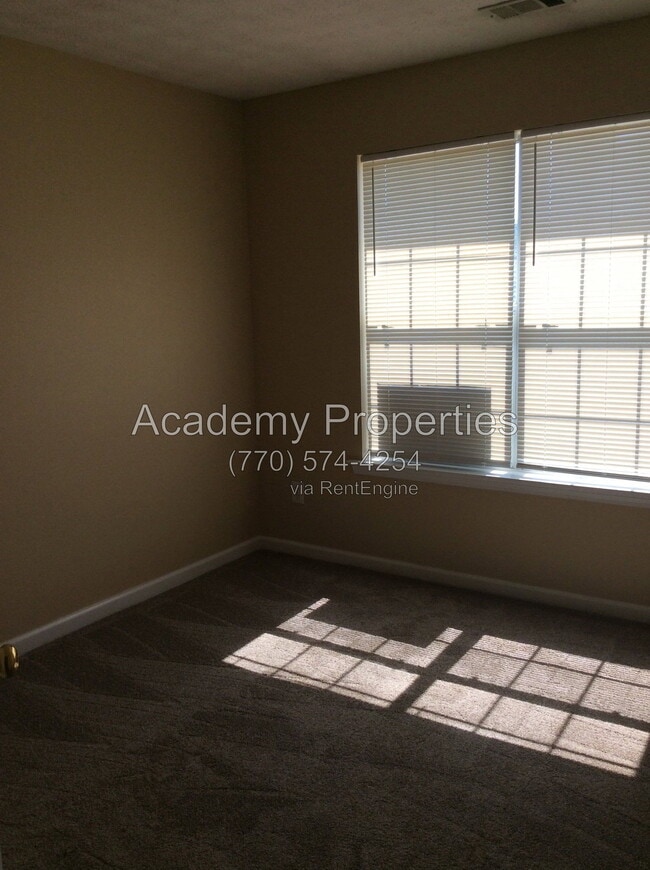 Building Photo - 390 Summer Hill Cir