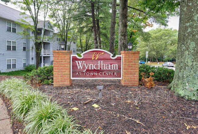 Building Photo - 5814 Wyndham Cir