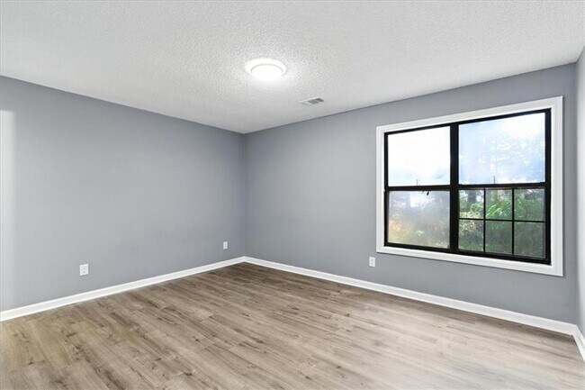 Building Photo - 3009 Hawthorne Pl