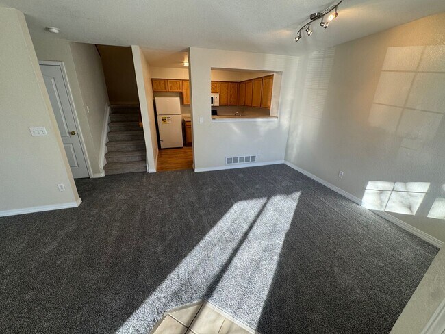 Building Photo - Spacious Townhome in Parker