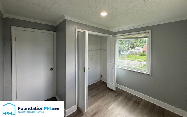 Building Photo - 2100 Worthington Cir