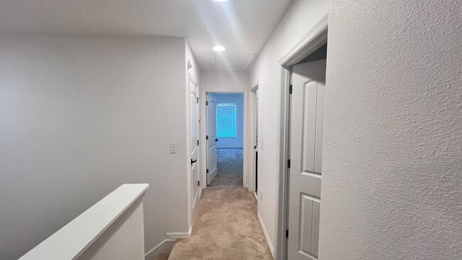 Building Photo - Beautiful Upgraded 3 Bedroom and 2 1/2 Bat...