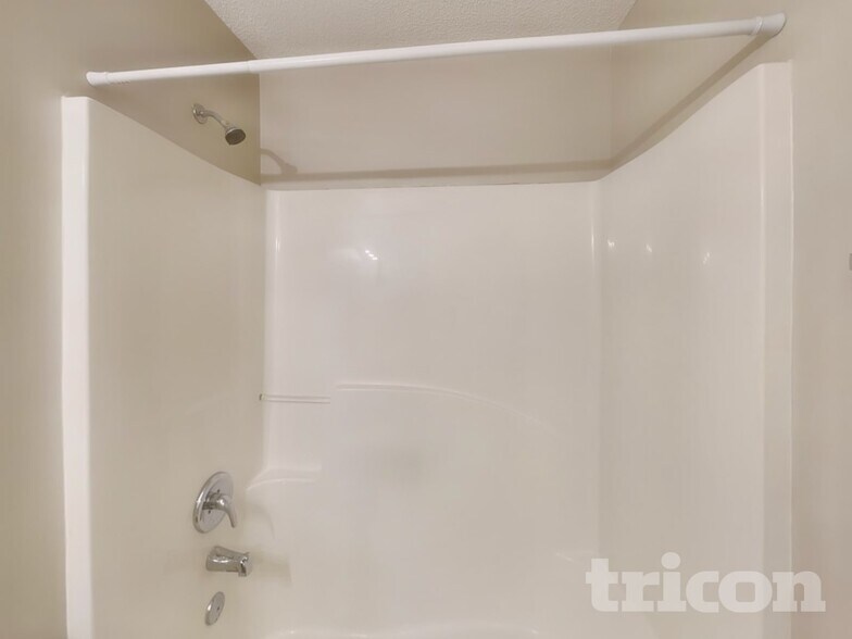 Building Photo - 547 Horseshoe Cir