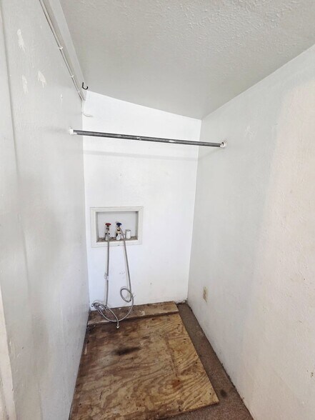 Building Photo - 1001 S Main St