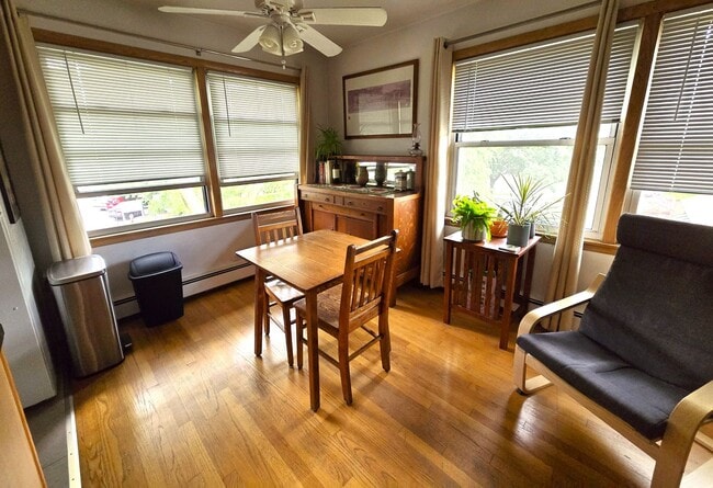 Building Photo - 4112 N Kedvale Ave