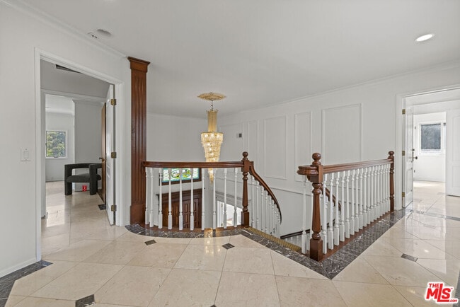 Building Photo - 865 Warner Ave