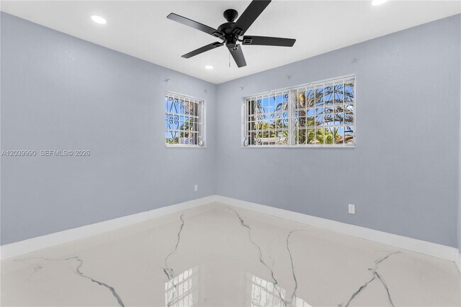 Building Photo - 1010 NW 196th St