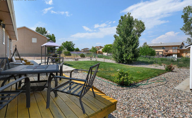 Building Photo - Bright & Updated Ranch in Pueblo West!