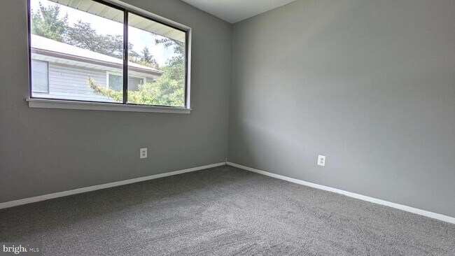 Building Photo - 1703 Fountain Rock Way