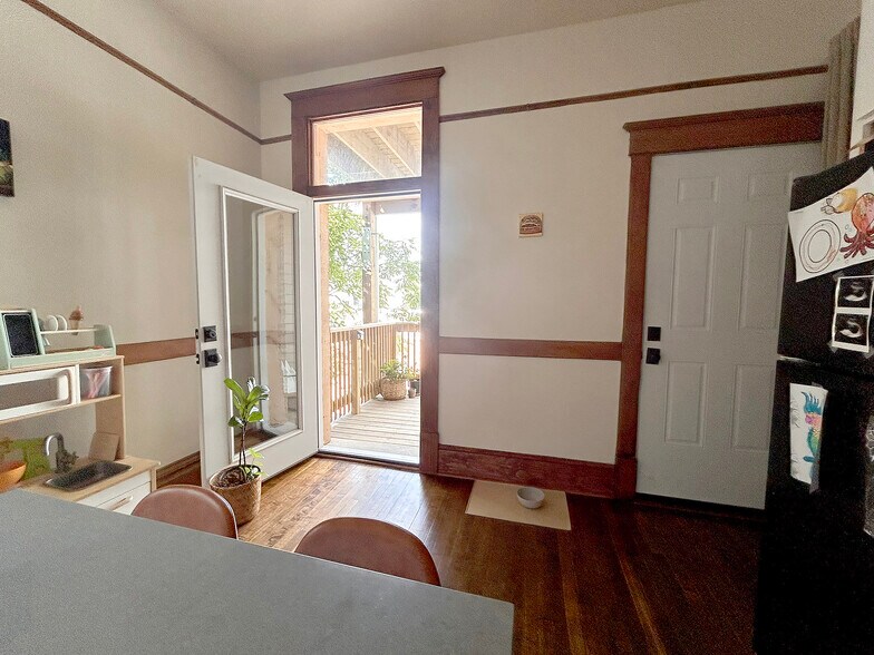 French door leads to private porch - 952 N Hoyne Ave