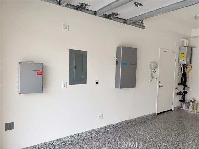 Building Photo - 173 Somera